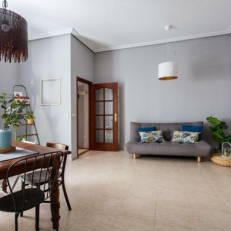 Serva La Bari Shared Apartment Sevilla Exterior foto