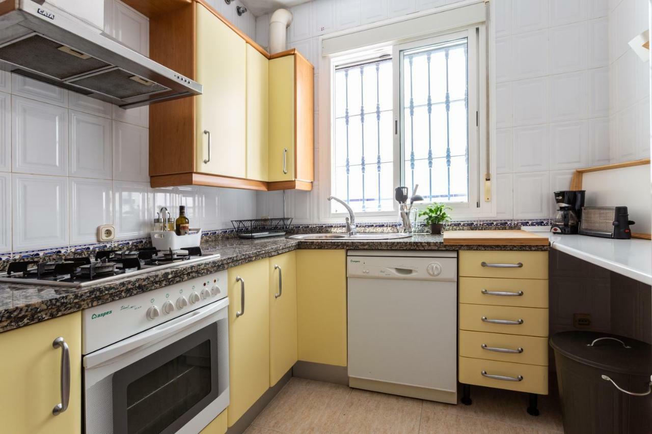 Serva La Bari Shared Apartment Sevilla Exterior foto