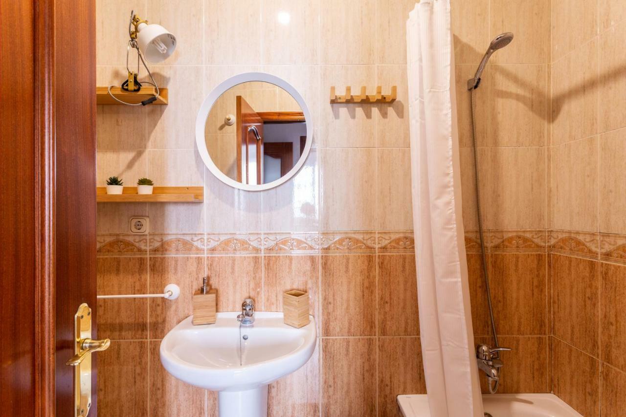 Serva La Bari Shared Apartment Sevilla Exterior foto