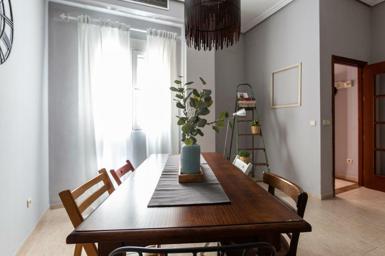 Serva La Bari Shared Apartment Sevilla Exterior foto