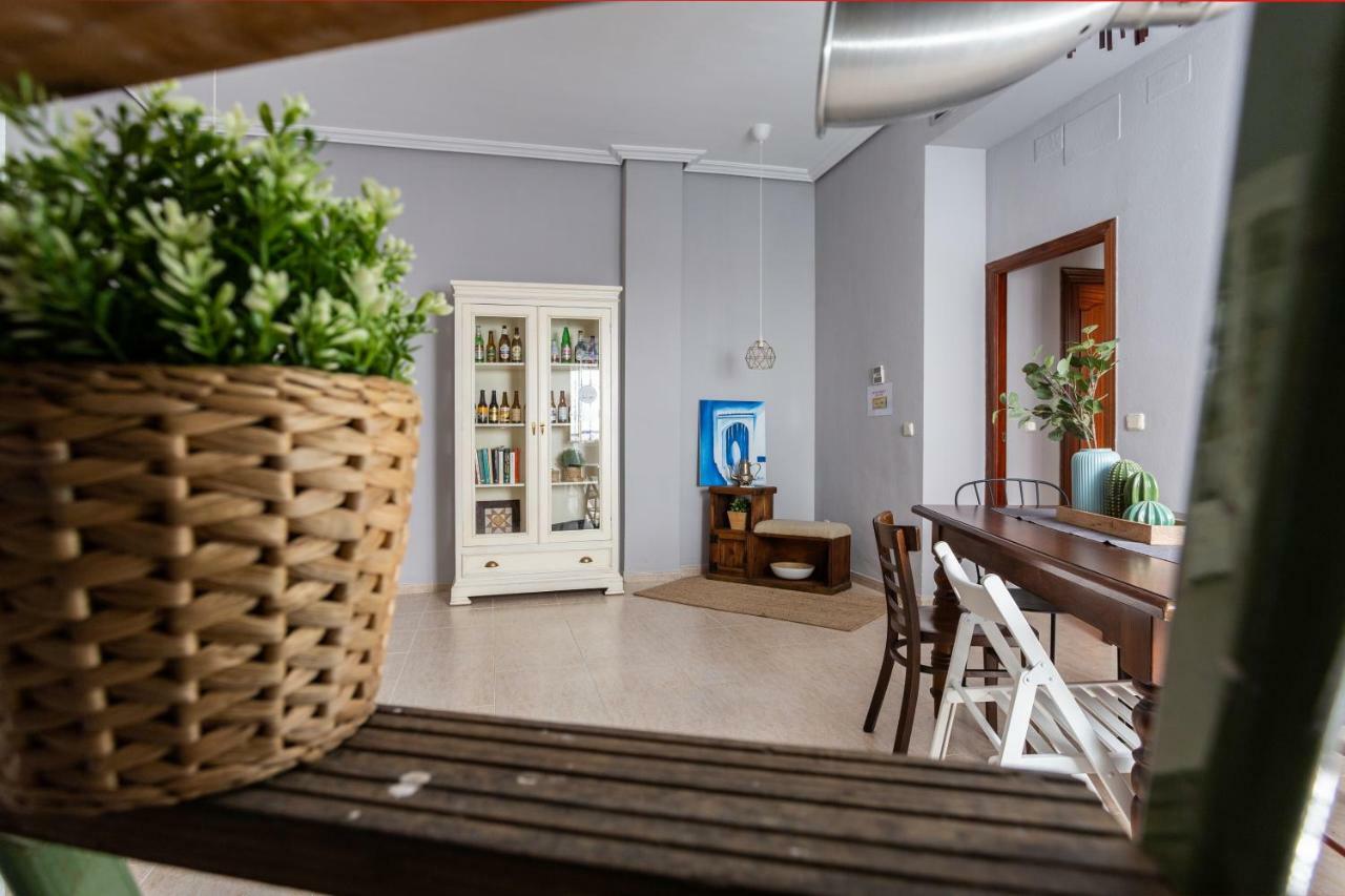 Serva La Bari Shared Apartment Sevilla Exterior foto