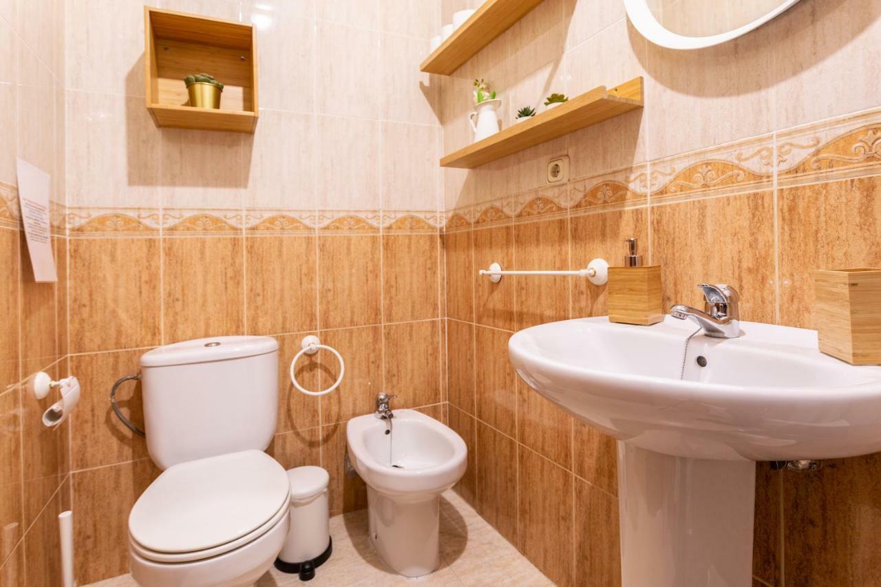 Serva La Bari Shared Apartment Sevilla Exterior foto