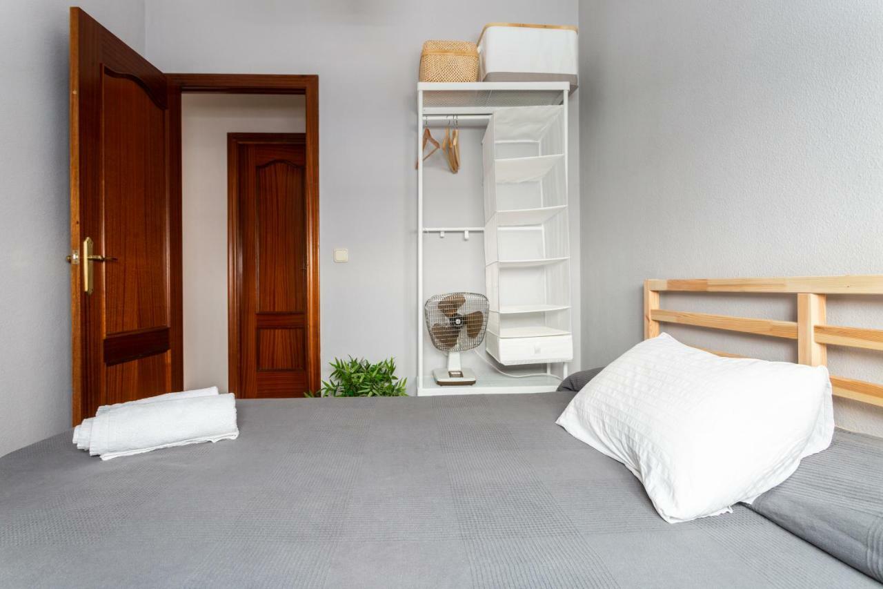 Serva La Bari Shared Apartment Sevilla Exterior foto