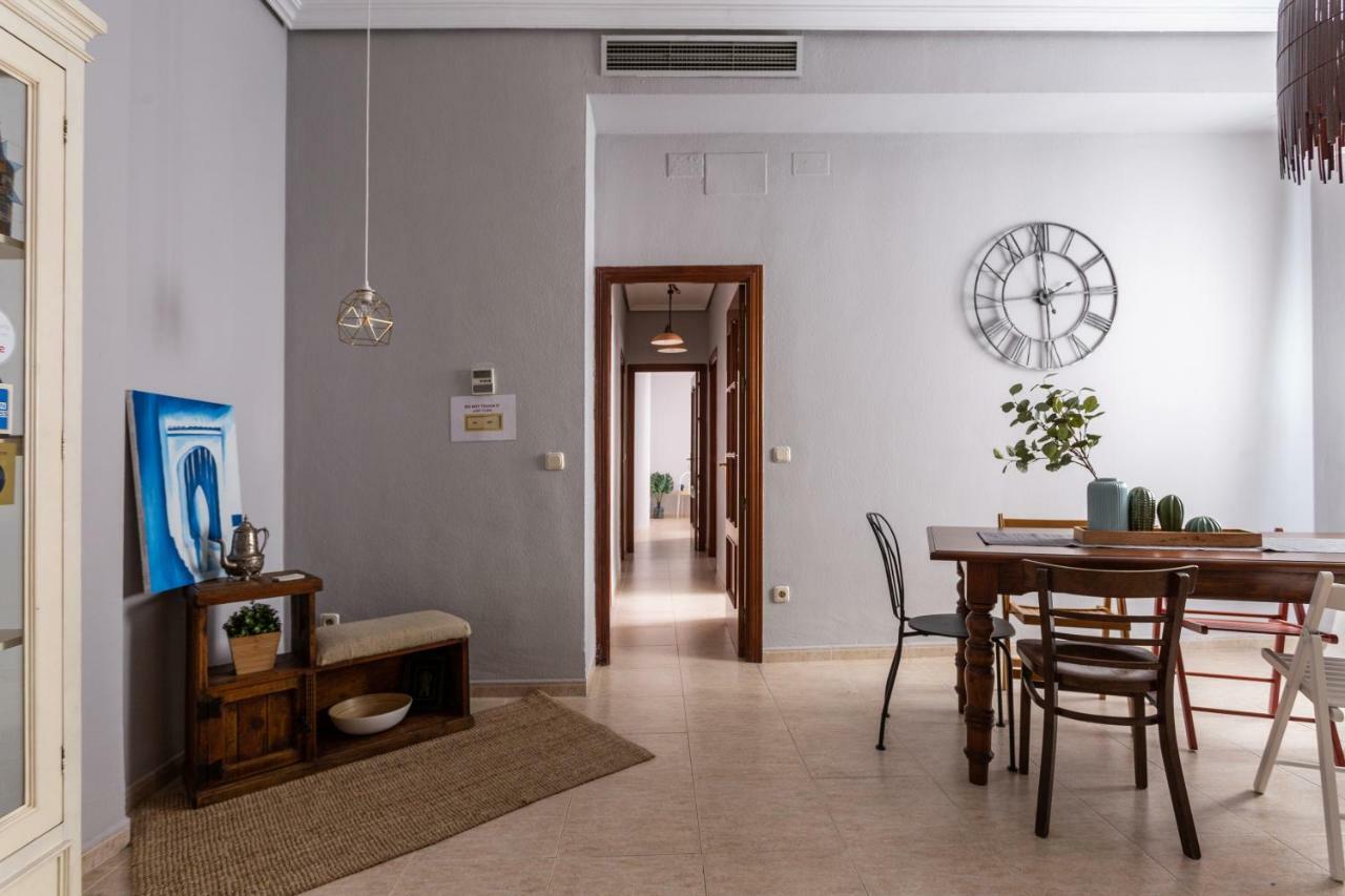 Serva La Bari Shared Apartment Sevilla Exterior foto