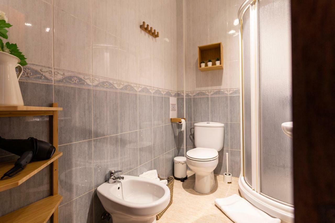 Serva La Bari Shared Apartment Sevilla Exterior foto