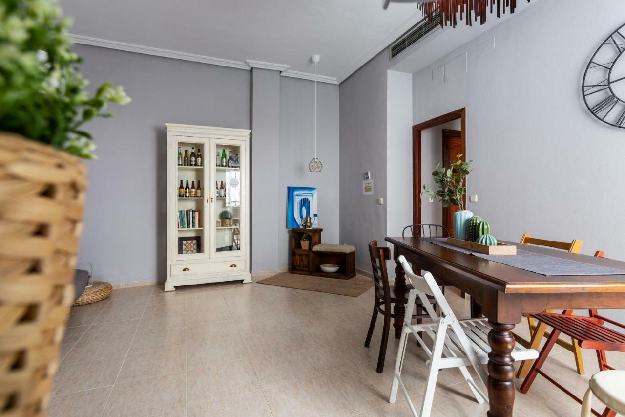 Serva La Bari Shared Apartment Sevilla Exterior foto