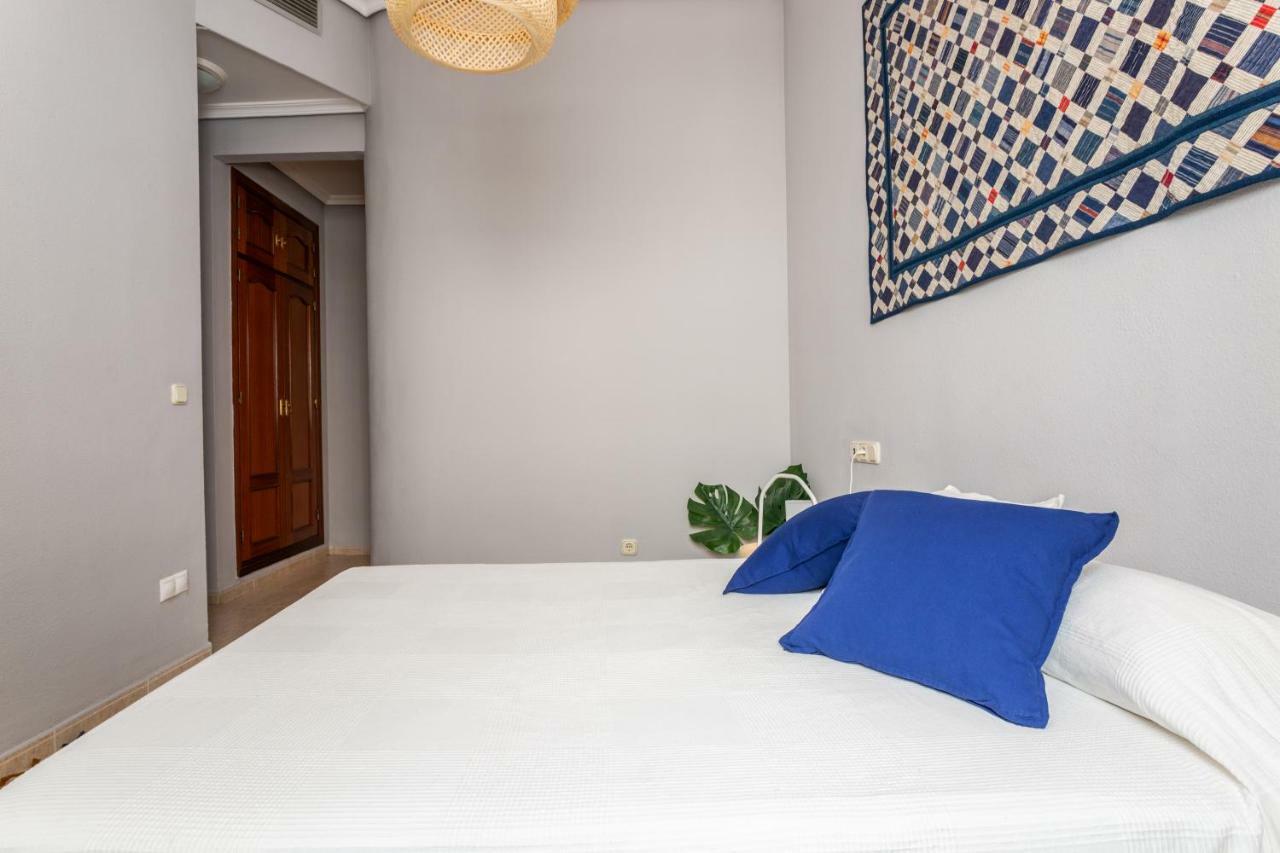 Serva La Bari Shared Apartment Sevilla Exterior foto