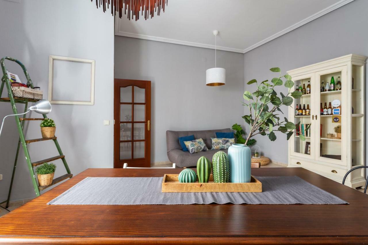 Serva La Bari Shared Apartment Sevilla Exterior foto