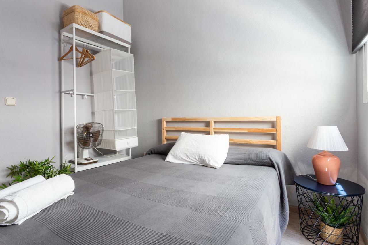 Serva La Bari Shared Apartment Sevilla Exterior foto