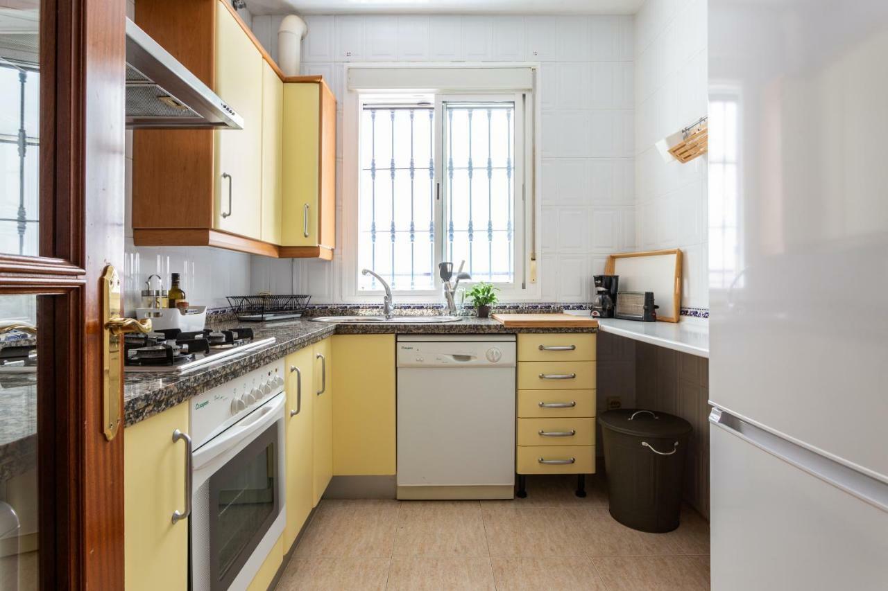 Serva La Bari Shared Apartment Sevilla Exterior foto