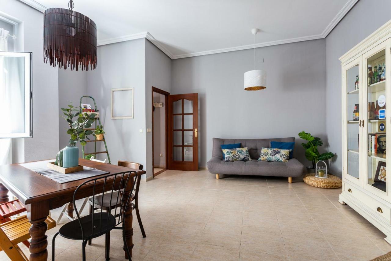 Serva La Bari Shared Apartment Sevilla Exterior foto